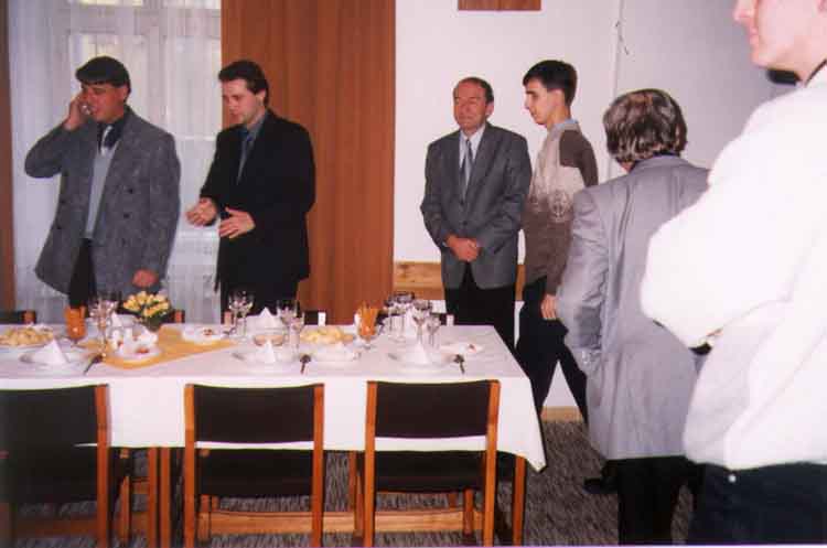 If picture is not shown here, it probably doesnot exist for this quality ... (choose another quality)