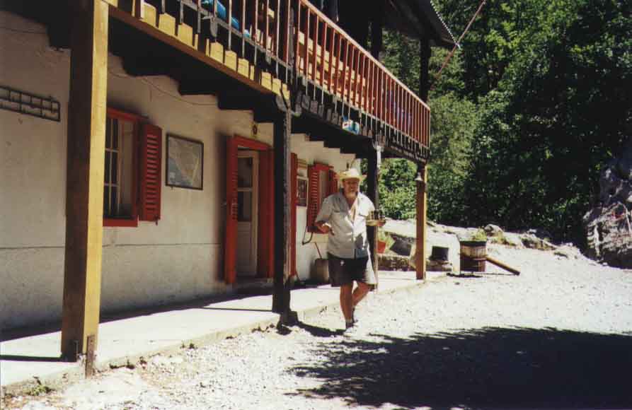 If picture is not shown here, it probably doesnot exist for this quality ... (choose another quality)