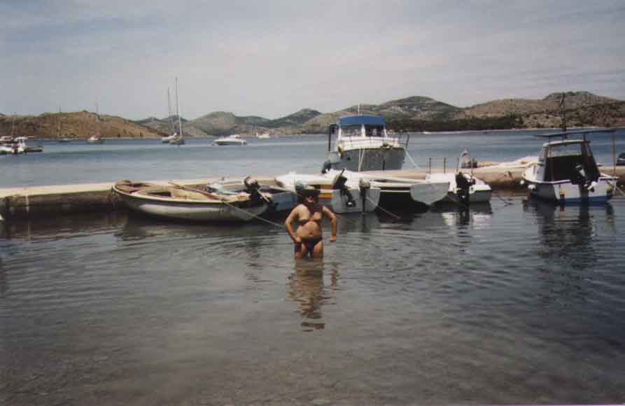 If picture is not shown here, it probably doesnot exist for this quality ... (choose another quality)