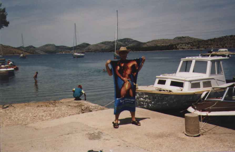 If picture is not shown here, it probably doesnot exist for this quality ... (choose another quality)