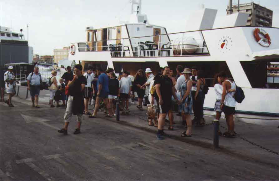 If picture is not shown here, it probably doesnot exist for this quality ... (choose another quality)