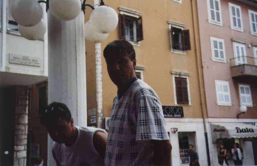 If picture is not shown here, it probably doesnot exist for this quality ... (choose another quality)