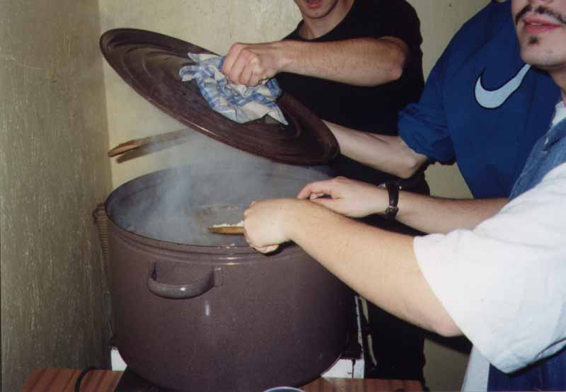 If picture is not shown here, it probably doesnot exist for this quality ... (choose another quality)