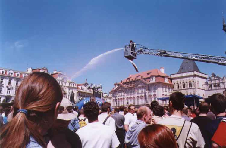 If picture is not shown here, it probably doesnot exist for this quality ... (choose another quality)