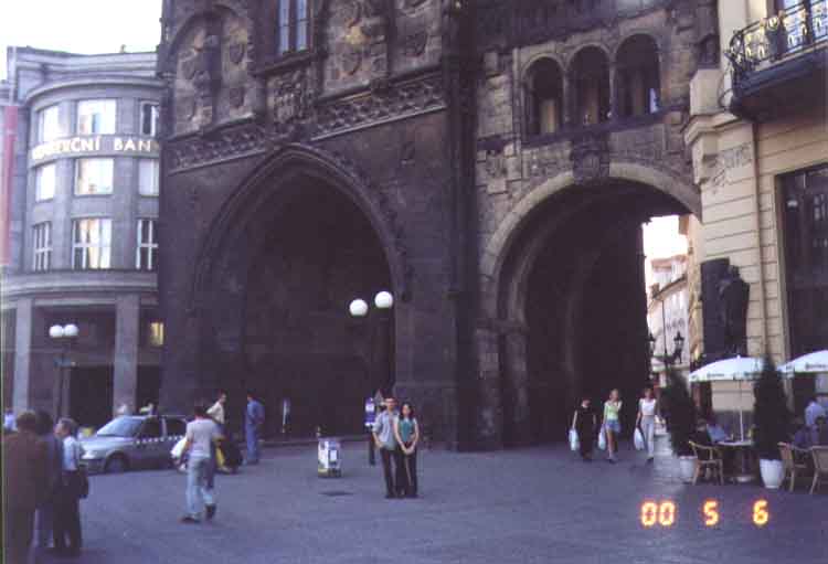 If picture is not shown here, it probably doesnot exist for this quality ... (choose another quality)