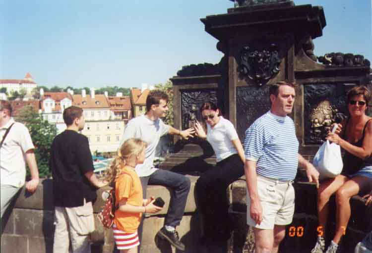 If picture is not shown here, it probably doesnot exist for this quality ... (choose another quality)