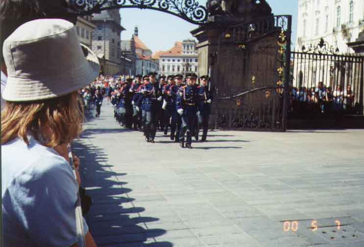 If picture is not shown here, it probably doesnot exist for this quality ... (choose another quality)