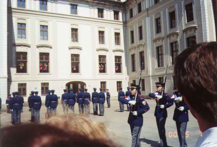 If picture is not shown here, it probably doesnot exist for this quality ... (choose another quality)