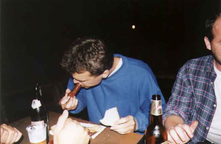 If picture is not shown here, it probably doesnot exist for this quality ... (choose another quality)