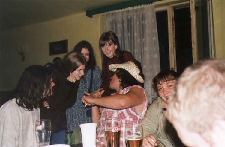 If picture is not shown here, it probably doesnot exist for this quality ... (choose another quality)