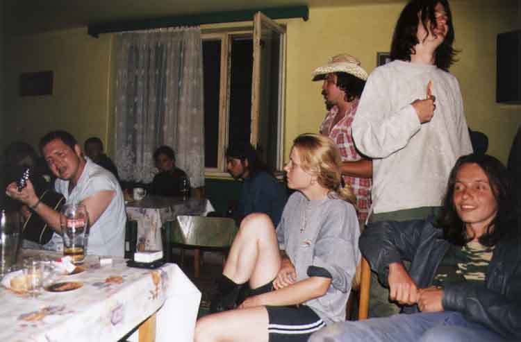 If picture is not shown here, it probably doesnot exist for this quality ... (choose another quality)