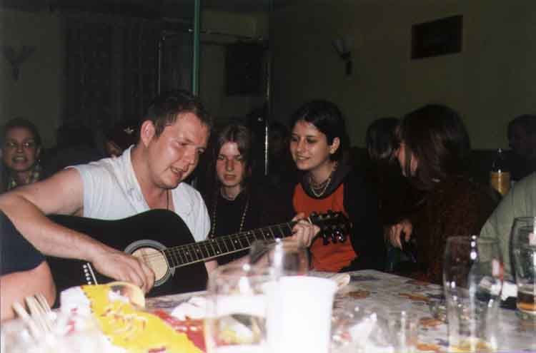 If picture is not shown here, it probably doesnot exist for this quality ... (choose another quality)