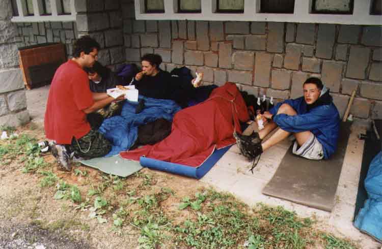 If picture is not shown here, it probably doesnot exist for this quality ... (choose another quality)