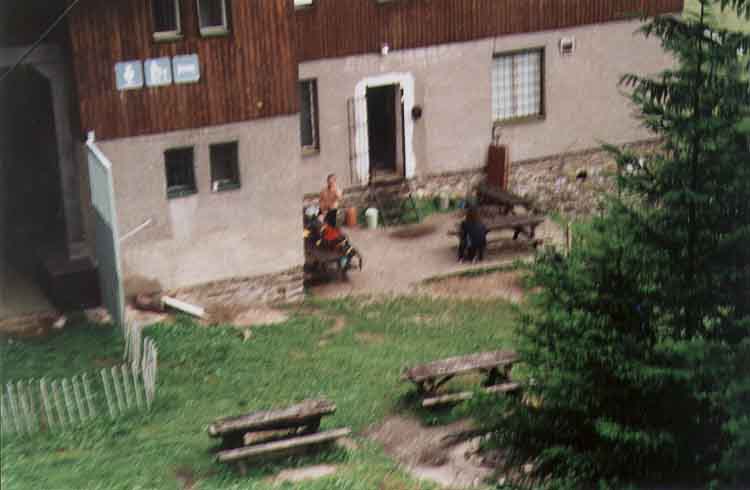 If picture is not shown here, it probably doesnot exist for this quality ... (choose another quality)