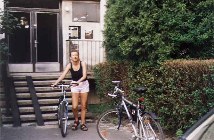 If picture is not shown here, it probably doesnot exist for this quality ... (choose another quality)