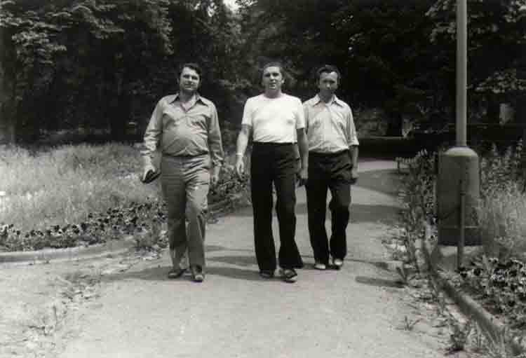 If picture is not shown here, it probably doesnot exist for this quality ... (choose another quality)