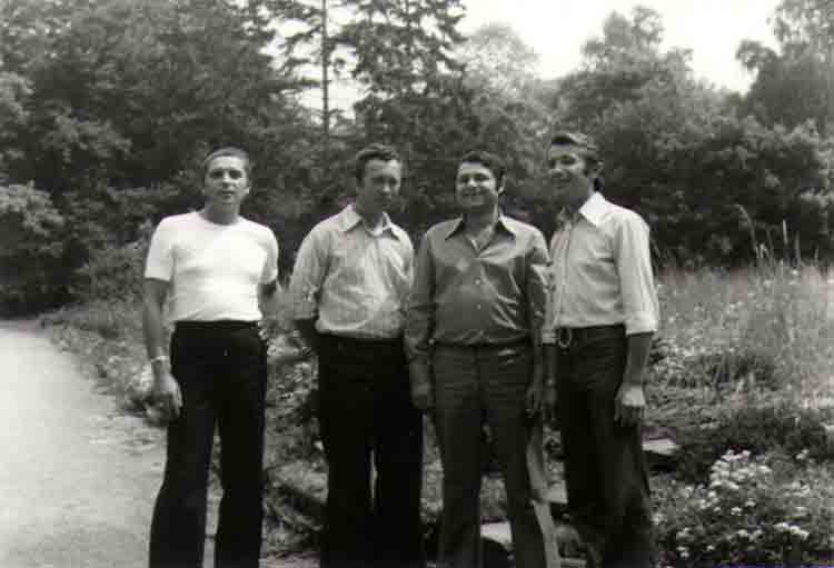 If picture is not shown here, it probably doesnot exist for this quality ... (choose another quality)