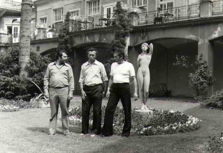 If picture is not shown here, it probably doesnot exist for this quality ... (choose another quality)