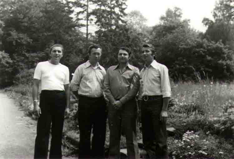 If picture is not shown here, it probably doesnot exist for this quality ... (choose another quality)