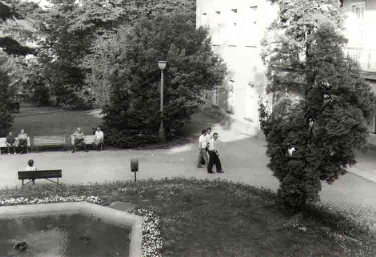 If picture is not shown here, it probably doesnot exist for this quality ... (choose another quality)