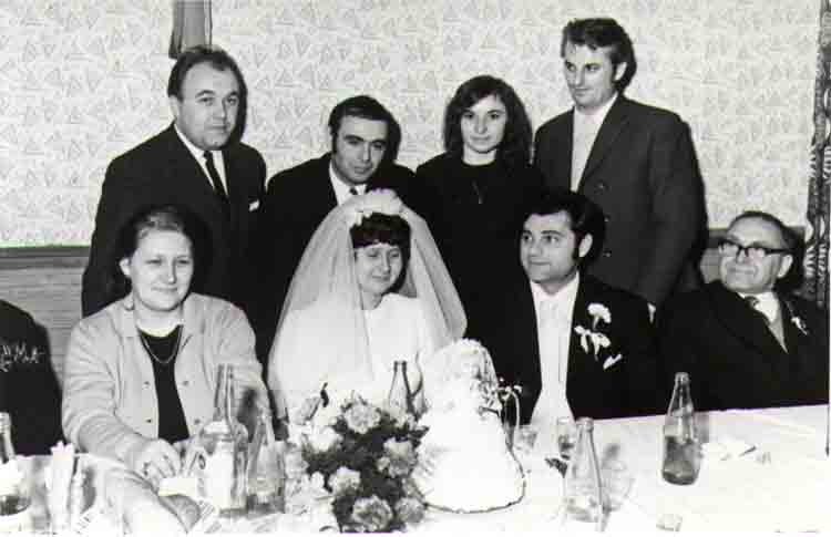 If picture is not shown here, it probably doesnot exist for this quality ... (choose another quality)