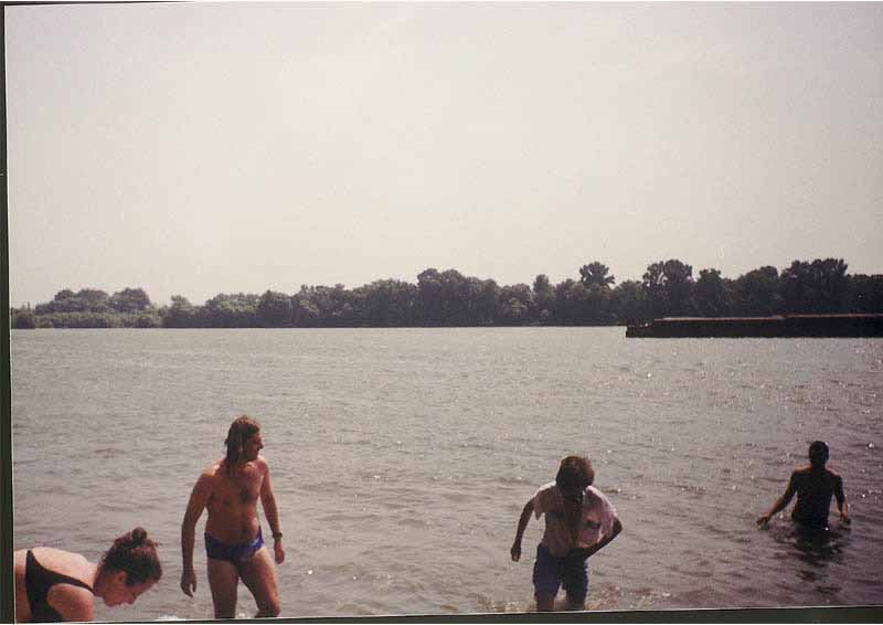 If picture is not shown here, it probably doesnot exist for this quality ... (choose another quality)