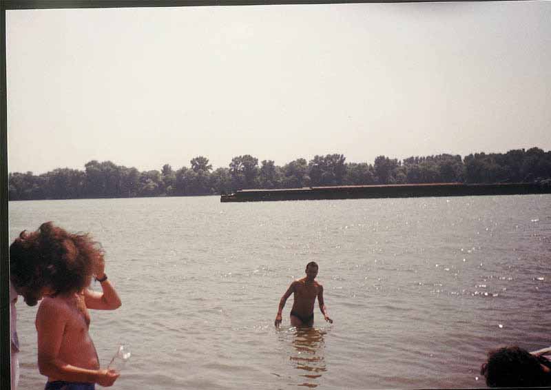 If picture is not shown here, it probably doesnot exist for this quality ... (choose another quality)