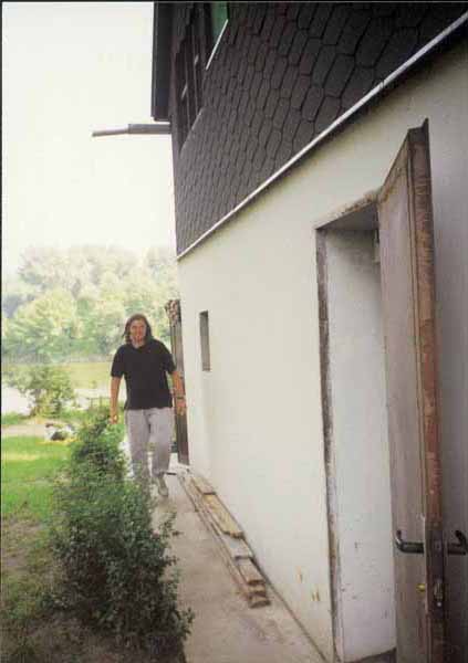 If picture is not shown here, it probably doesnot exist for this quality ... (choose another quality)