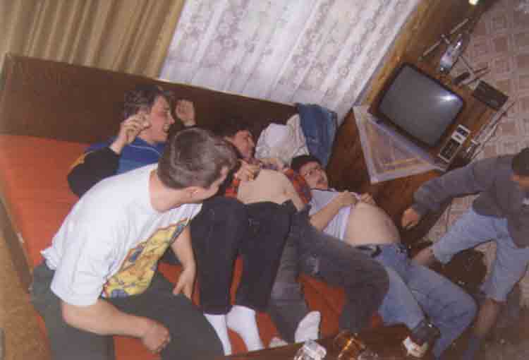 If picture is not shown here, it probably doesnot exist for this quality ... (choose another quality)