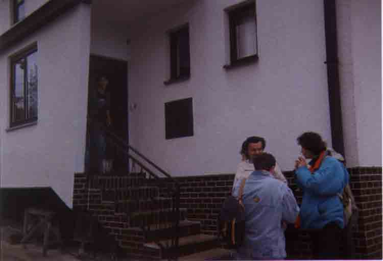 If picture is not shown here, it probably doesnot exist for this quality ... (choose another quality)