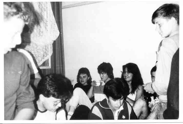 If picture is not shown here, it probably doesnot exist for this quality ... (choose another quality)