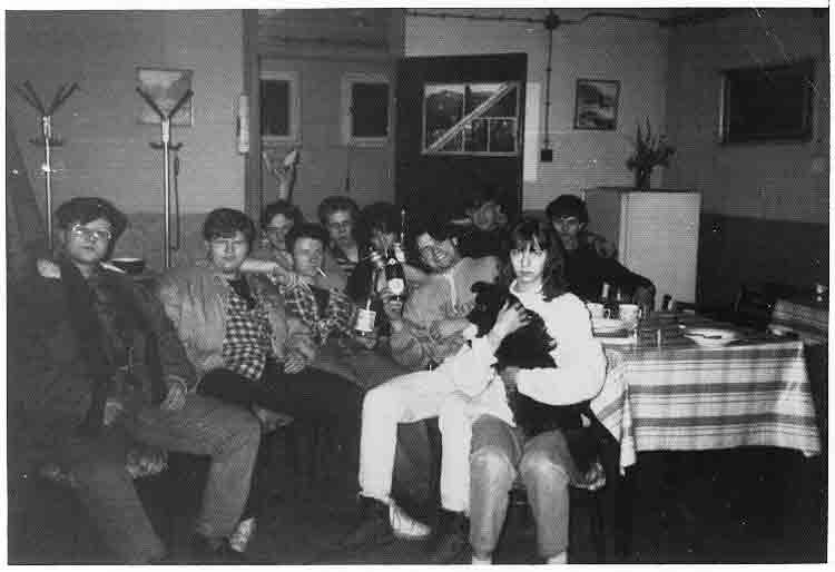 If picture is not shown here, it probably doesnot exist for this quality ... (choose another quality)