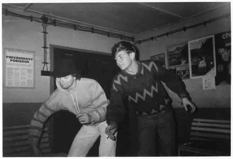 If picture is not shown here, it probably doesnot exist for this quality ... (choose another quality)