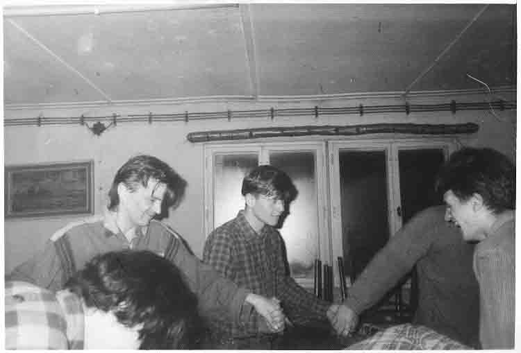 If picture is not shown here, it probably doesnot exist for this quality ... (choose another quality)