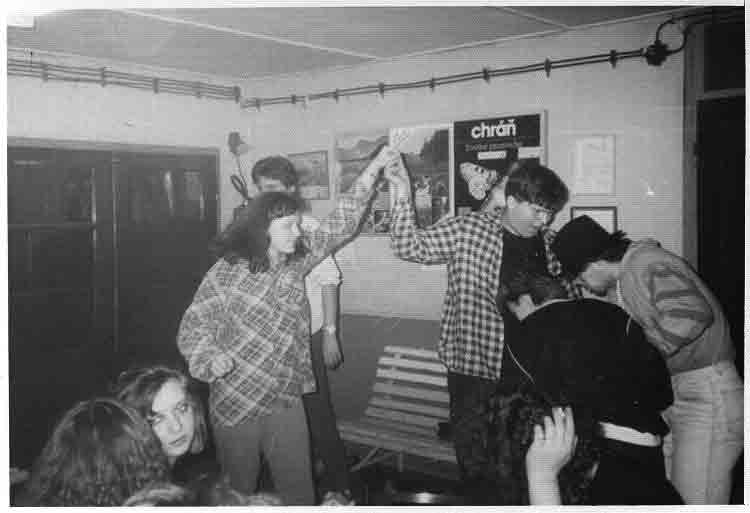 If picture is not shown here, it probably doesnot exist for this quality ... (choose another quality)