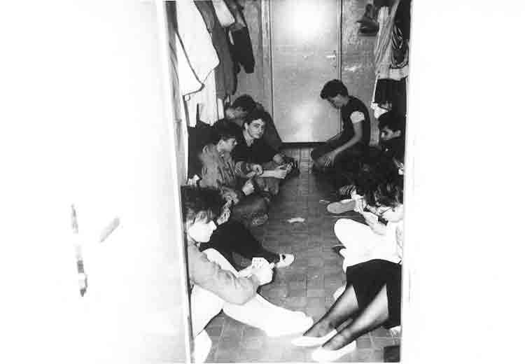 If picture is not shown here, it probably doesnot exist for this quality ... (choose another quality)