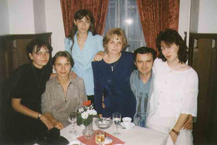 If picture is not shown here, it probably doesnot exist for this quality ... (choose another quality)