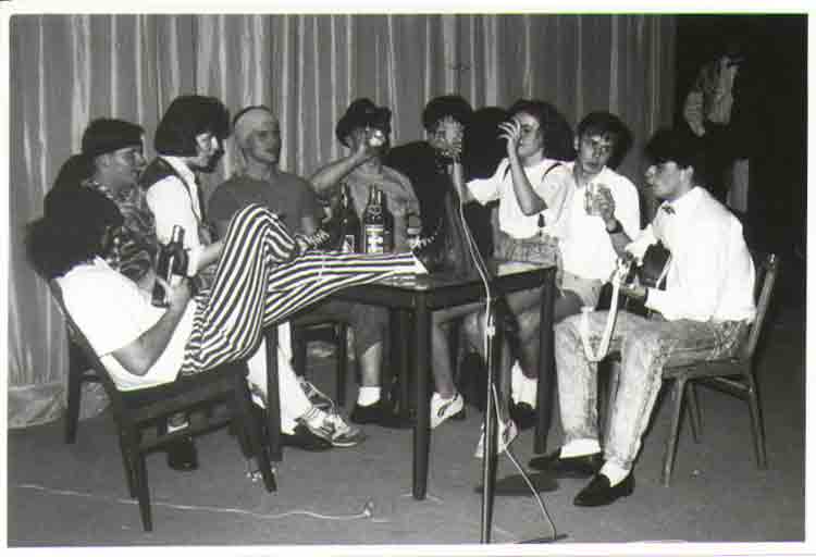 If picture is not shown here, it probably doesnot exist for this quality ... (choose another quality)