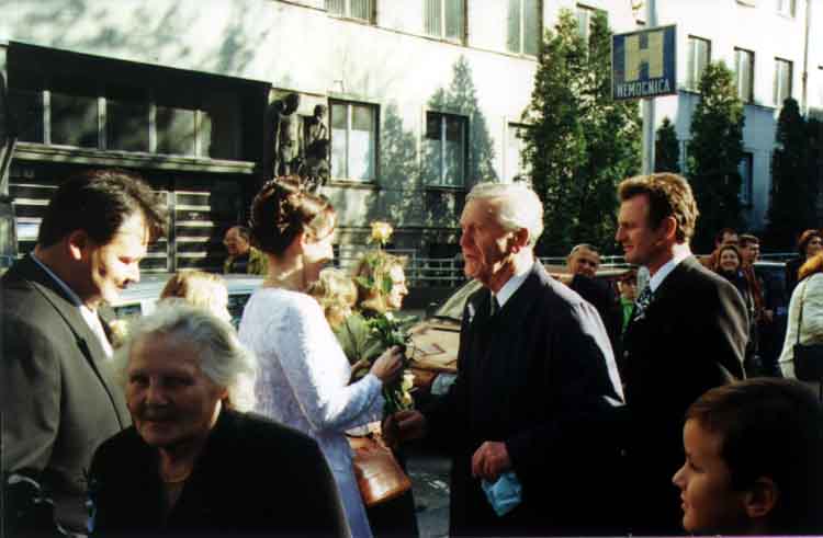 If picture is not shown here, it probably doesnot exist for this quality ... (choose another quality)