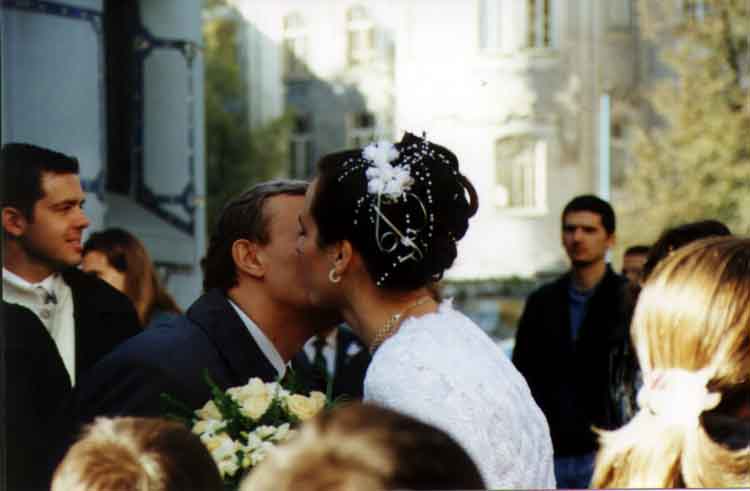 If picture is not shown here, it probably doesnot exist for this quality ... (choose another quality)