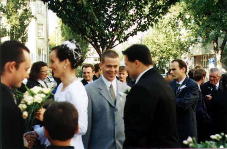 If picture is not shown here, it probably doesnot exist for this quality ... (choose another quality)