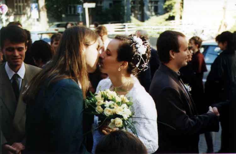 If picture is not shown here, it probably doesnot exist for this quality ... (choose another quality)