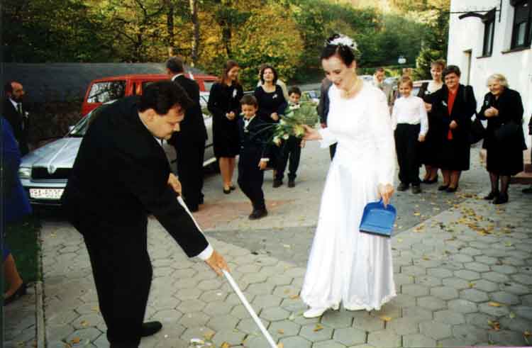 If picture is not shown here, it probably doesnot exist for this quality ... (choose another quality)