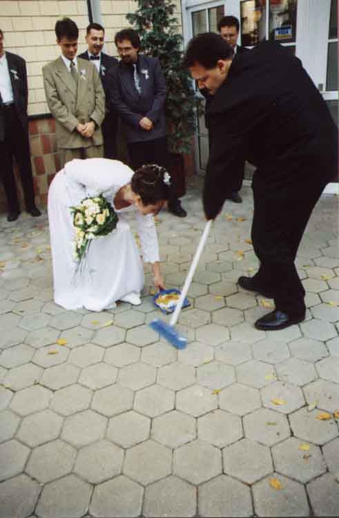 If picture is not shown here, it probably doesnot exist for this quality ... (choose another quality)