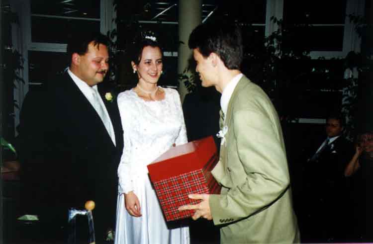 If picture is not shown here, it probably doesnot exist for this quality ... (choose another quality)