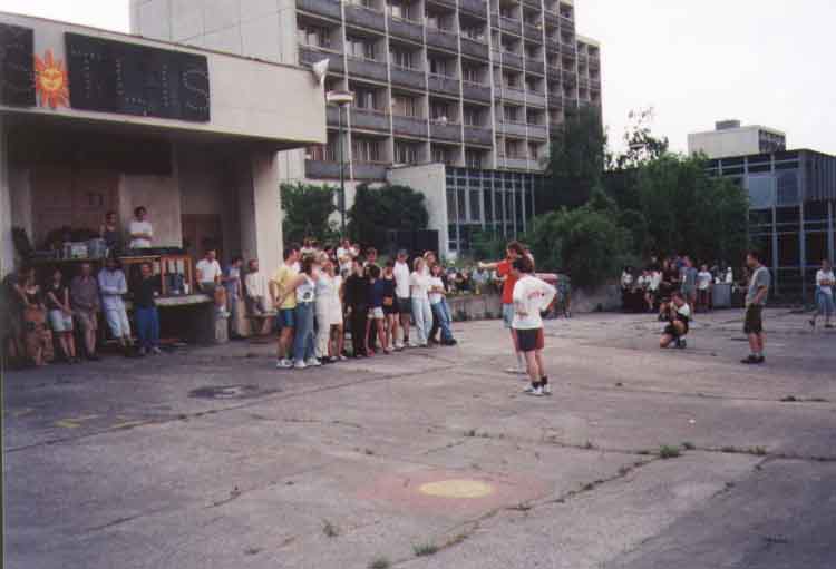 If picture is not shown here, it probably doesnot exist for this quality ... (choose another quality)