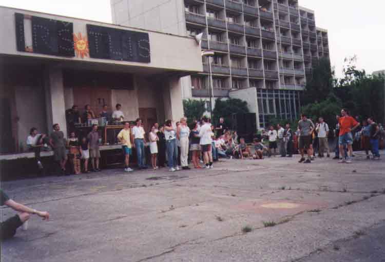 If picture is not shown here, it probably doesnot exist for this quality ... (choose another quality)