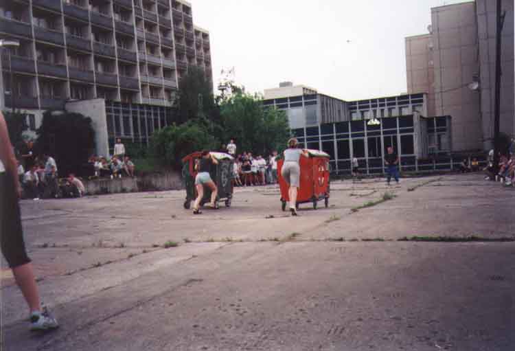 If picture is not shown here, it probably doesnot exist for this quality ... (choose another quality)