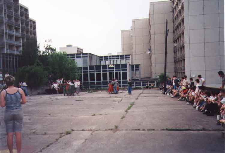 If picture is not shown here, it probably doesnot exist for this quality ... (choose another quality)