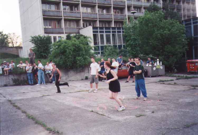 If picture is not shown here, it probably doesnot exist for this quality ... (choose another quality)